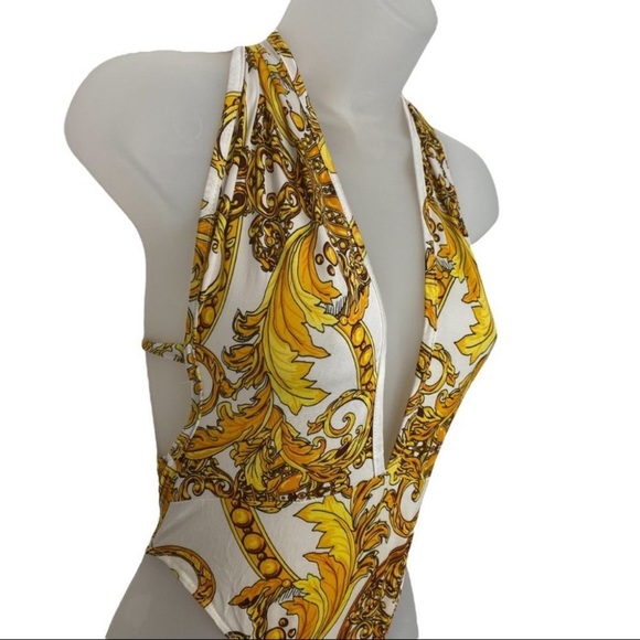 Fashion Nova sun suit💛 - Picture 6 of 9